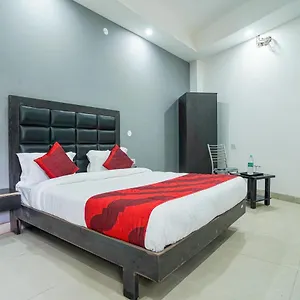 Red Snapper Couple Friendly At West Delhi 3* New Delhi
