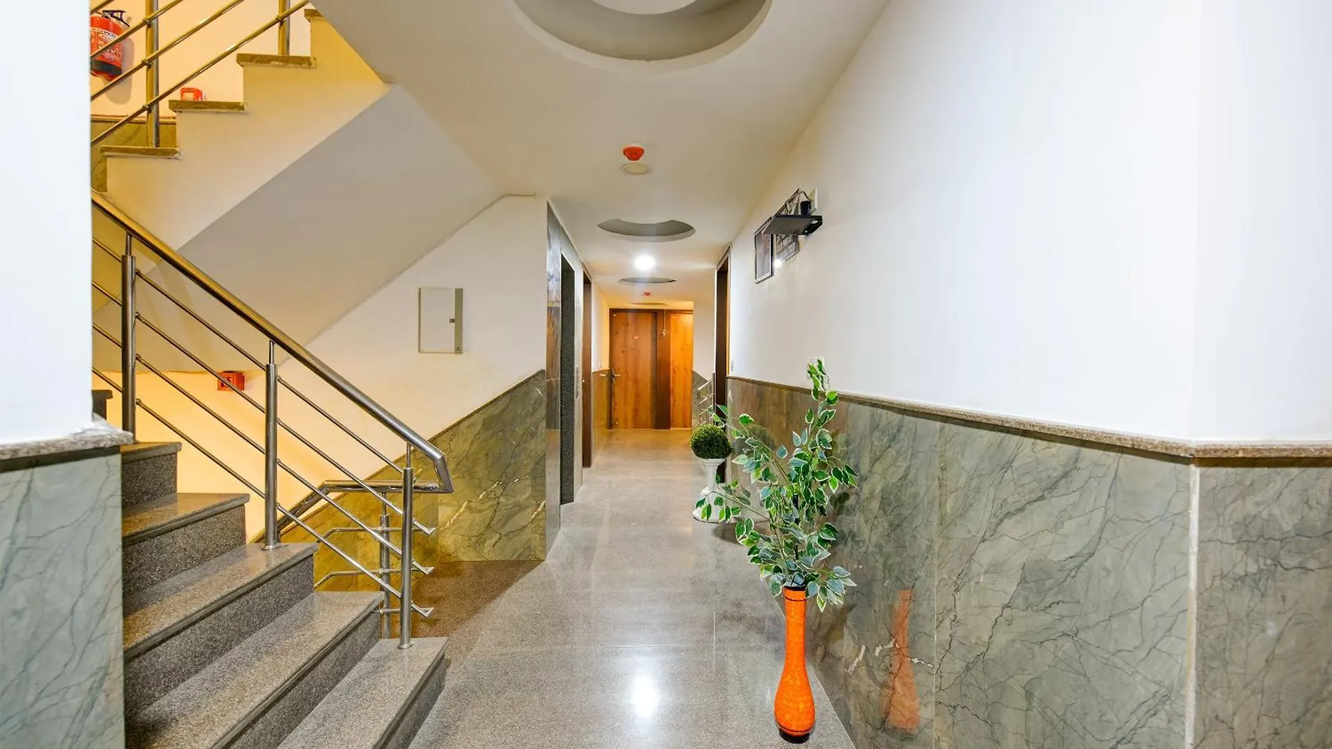 Hotel Grand Qubic Near Delhi Airport New Delhi