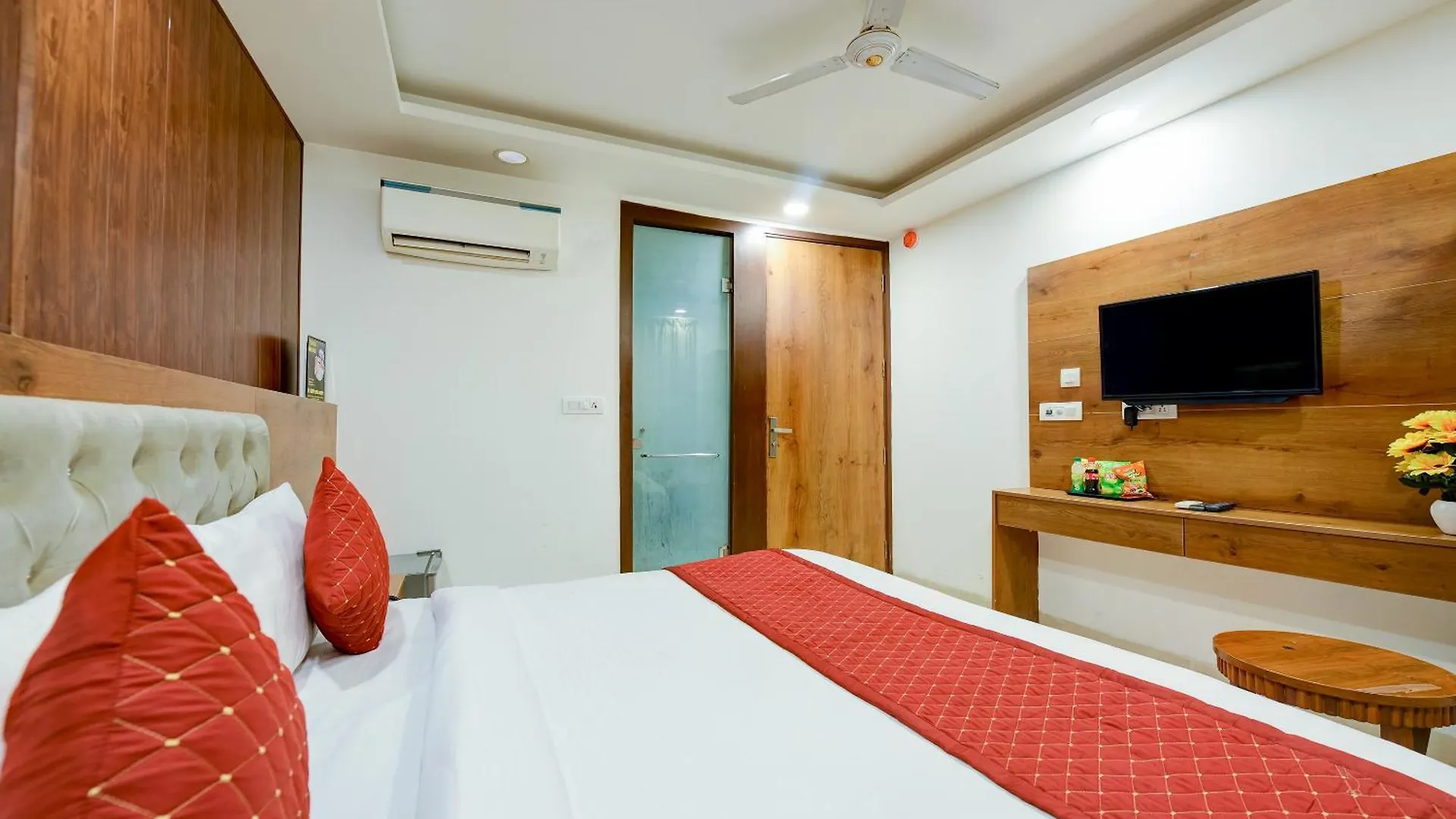 Hotel Grand Qubic Near Delhi Airport Új-Delhi
